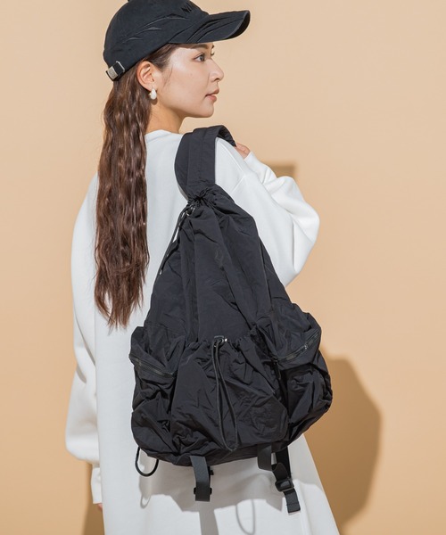 VICKY(ビッキー)の「【KOREAN ITEM】防水防汚巾着リュック(バックパック/リュック・レディース・ブラック/オフホワイト・FREE)」の2枚目の写真