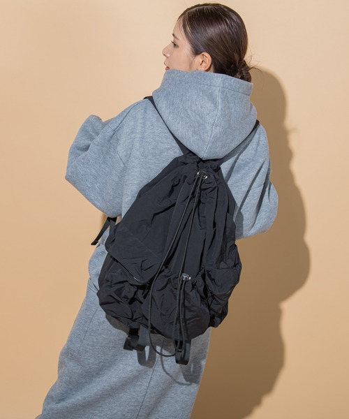 VICKY(ビッキー)の「【KOREAN ITEM】防水防汚巾着リュック(バックパック/リュック・レディース・ブラック/オフホワイト・FREE)」の16枚目の写真