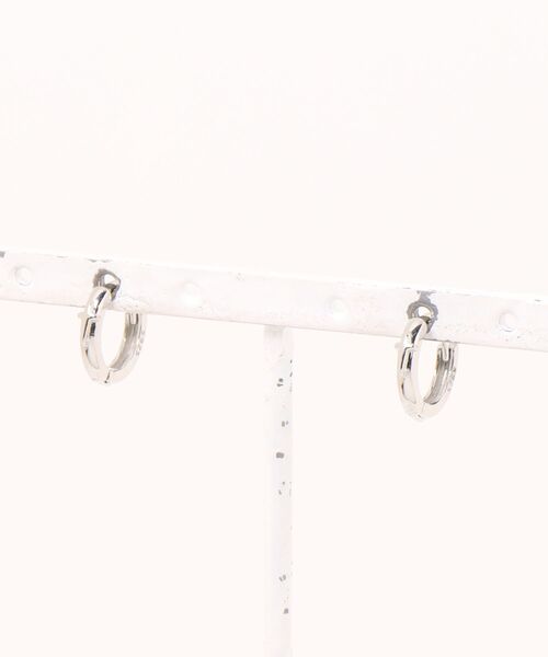 almo(アルモ)の「クロスリングミニフープピアス/ペア(RO)(ピアス(両耳用)・レディース・ブラック/シルバー/シルバー系その他・FREE/SMALL)」の3枚目の写真