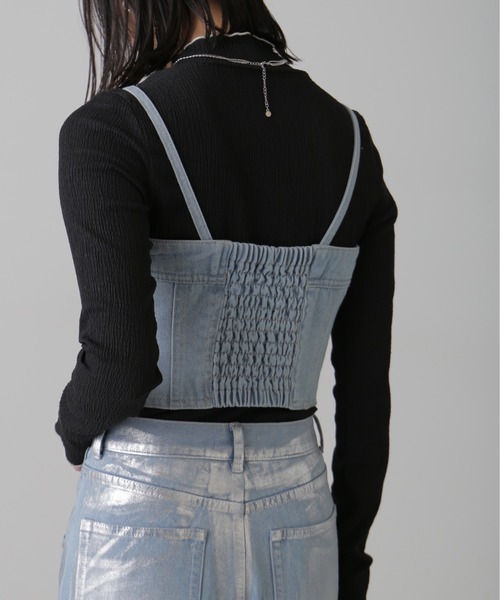 FREE'S MART(フリーズマート)の「フロントボタンデニムビスチェ(ベスト・レディース・ケミカルウォッシュ/ワンウォッシュ・FREE)」の11枚目の写真