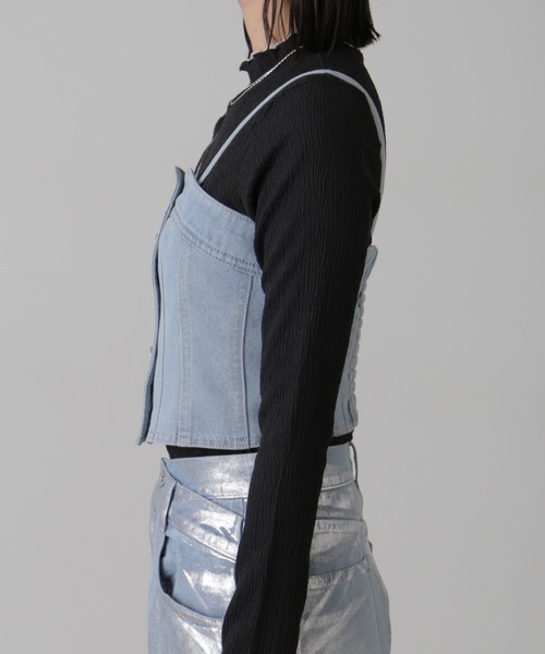 FREE'S MART(フリーズマート)の「フロントボタンデニムビスチェ(ベスト・レディース・ケミカルウォッシュ/ワンウォッシュ・FREE)」の15枚目の写真