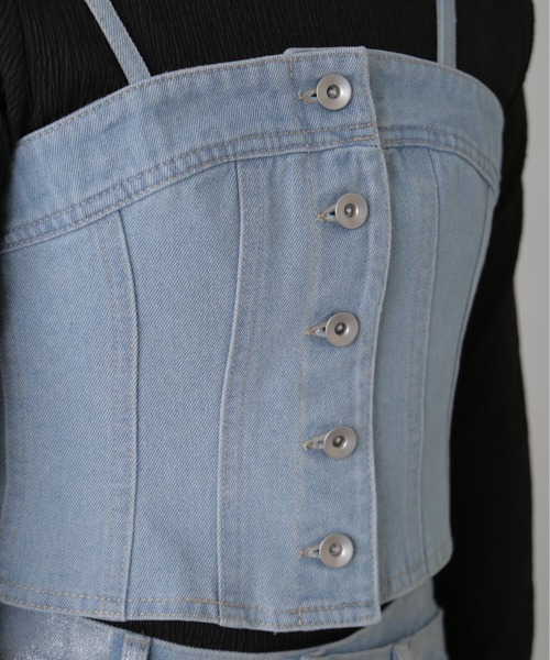 FREE'S MART(フリーズマート)の「フロントボタンデニムビスチェ(ベスト・レディース・ケミカルウォッシュ/ワンウォッシュ・FREE)」の17枚目の写真