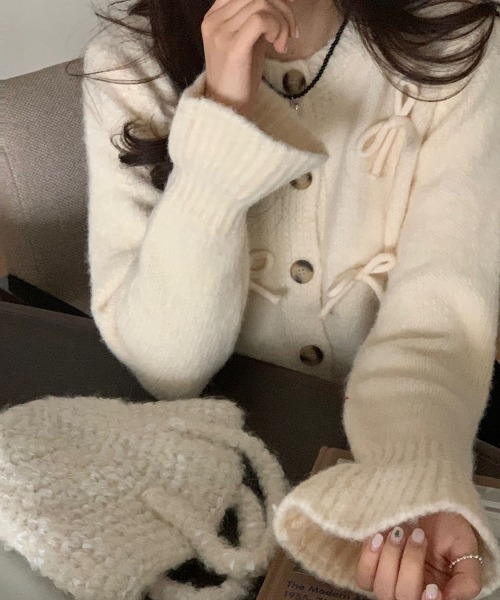 by muni:r(バイ ムニール)の「リボンポイントラウンドニットカーディガン(ニット/セーター・レディース・グレー/アイボリー・FREE)」の6枚目の写真