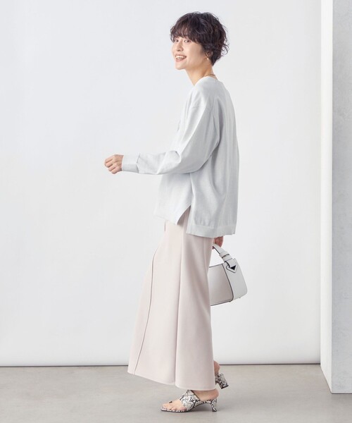 NOLLEY’S(ノーリーズ)の「コットンVネックカーディガン(カーディガン/ボレロ・レディース・シルバー/ブラック/ライトブルー・38)」の5枚目の写真