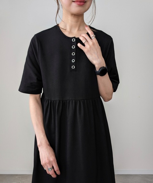 JUNOAH（ジュノア）の「ウエスト切替ギャザーマキシ丈ワンピース（ワンピース・レディース・ブラック/ベージュ/ミックスグレー・X-LARGE/LARGE/MEDIUM）」の5枚目の写真