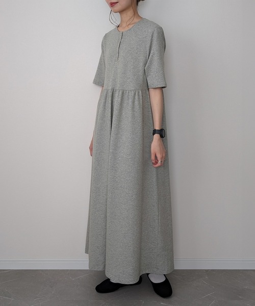 JUNOAH（ジュノア）の「ウエスト切替ギャザーマキシ丈ワンピース（ワンピース・レディース・ブラック/ベージュ/ミックスグレー・X-LARGE/LARGE/MEDIUM）」の8枚目の写真