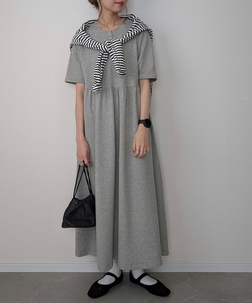 JUNOAH（ジュノア）の「ウエスト切替ギャザーマキシ丈ワンピース（ワンピース・レディース・ブラック/ベージュ/ミックスグレー・X-LARGE/LARGE/MEDIUM）」の10枚目の写真