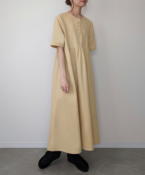 JUNOAH（ジュノア）の「ウエスト切替ギャザーマキシ丈ワンピース（ワンピース・レディース・ブラック/ベージュ/ミックスグレー・X-LARGE/LARGE/MEDIUM）」の12枚目の写真