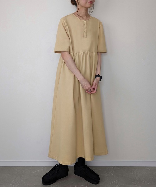 JUNOAH（ジュノア）の「ウエスト切替ギャザーマキシ丈ワンピース（ワンピース・レディース・ブラック/ベージュ/ミックスグレー・X-LARGE/LARGE/MEDIUM）」の18枚目の写真