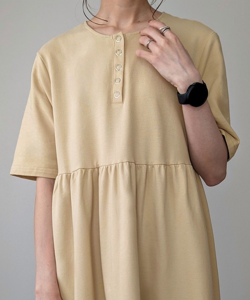 JUNOAH（ジュノア）の「ウエスト切替ギャザーマキシ丈ワンピース（ワンピース・レディース・ブラック/ベージュ/ミックスグレー・X-LARGE/LARGE/MEDIUM）」の19枚目の写真