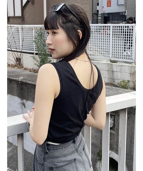 MURUA（ムルーア）の「2WAYコンパクトカットソー（タンクトップ・レディース・ホワイト/レッド/ブラック/グレー/ブルー・FREE）」の20枚目の写真