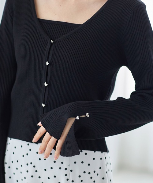 tocco closet(トッコ クローゼット)の「ベーシックキャミソール×プチハート釦カーディガンのリブニットアンサンブル(アンサンブル・レディース・ブラック/オフホワイト/ピンク・M)」の10枚目の写真