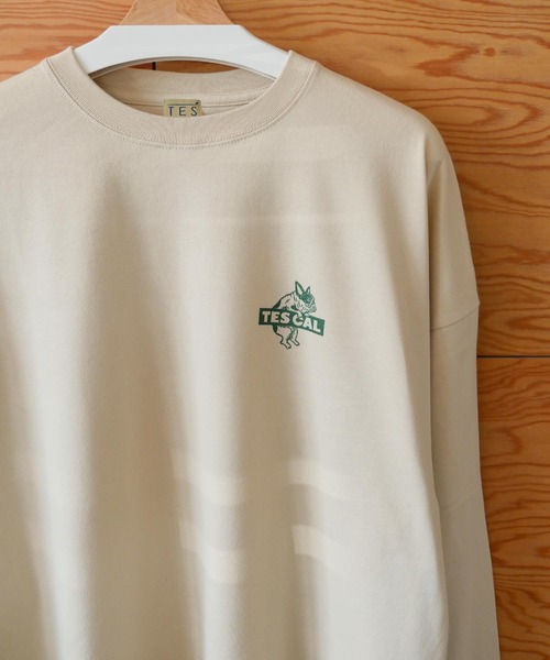 The Endless Summer(エンドレスサマー)の「【WEB / FLAG SHOP限定】TES CAL BOX LOGO LONG SLEEVE T /オーバーサイズ・ビッグシルエット・ロンT(Tシャツ/カットソー・メンズ・サンドベージュ/ラベンダー/ライトグレー/レッド/グリーン/ブルー・SMALL/MEDIUM/LARGE/X-LARGE)」の2枚目の写真