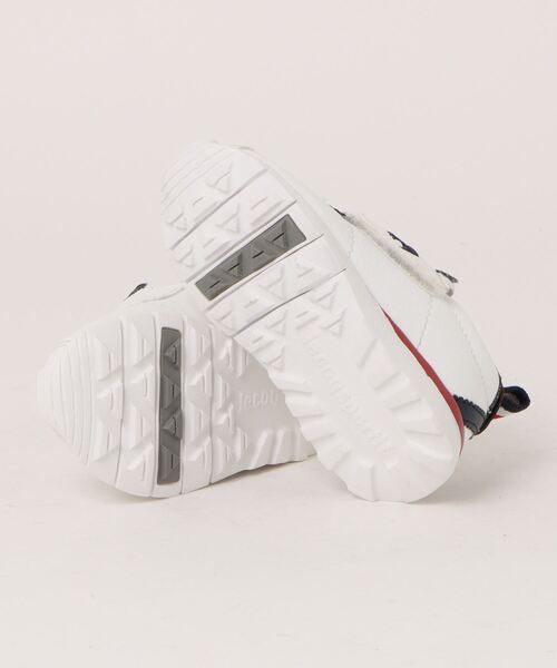 le coq sportif（ルコックスポルティフ）の「le coq sportif ルコックスポルティフ LCS MONTPELLIER 6 F【脱ぎ履き簡単】ベビーシューズ(LCSモンペリエ6F)（スニーカー・キッズ・ホワイト系その他/ホワイト×ネイビー・15.0cm/16.0cm/14.0cm/13.0cm）」の4枚目の写真