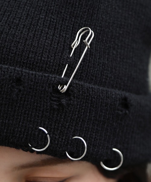 SPINNS（スピンズ）の「ダメージニットキャップ リング安全ピン（ニットキャップ/ビーニー・メンズ・ブラック/グレー/カーキ・ONESIZE）」の11枚目の写真
