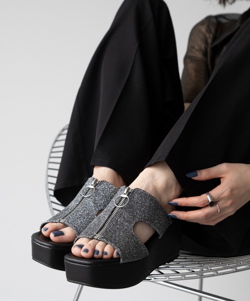 VACANCY（ヴァカンシー）の「厚底ラメサンダル（サンダル・レディース・ブラック/ブルー・MEDIUM/X-LARGE/LARGE）」の4枚目の写真