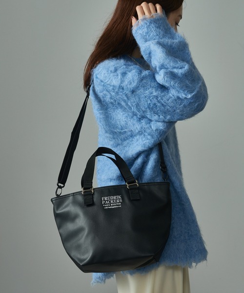FREDRIK PACKERS（フレドリックパッカーズ）の「【FREDRIK PACKERS】EC限定商品　FAM TOTE ECO LEATHER WIDE（トートバッグ・レディース・ベージュ/アイボリー/ブラック/グレー・FREE）」の5枚目の写真