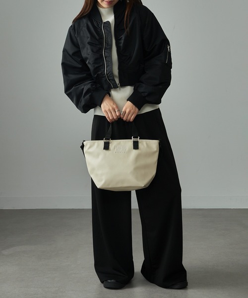 FREDRIK PACKERS（フレドリックパッカーズ）の「【FREDRIK PACKERS】EC限定商品　FAM TOTE ECO LEATHER WIDE（トートバッグ・レディース・ベージュ/アイボリー/ブラック/グレー・FREE）」の13枚目の写真