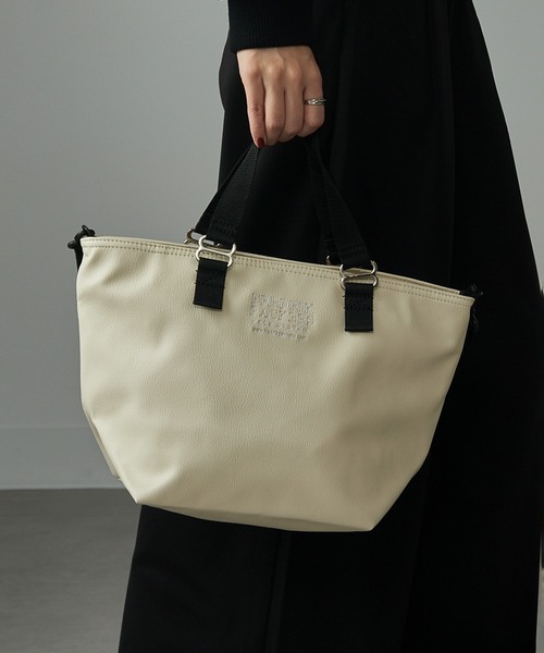 FREDRIK PACKERS（フレドリックパッカーズ）の「【FREDRIK PACKERS】EC限定商品　FAM TOTE ECO LEATHER WIDE（トートバッグ・レディース・ベージュ/アイボリー/ブラック/グレー・FREE）」の12枚目の写真