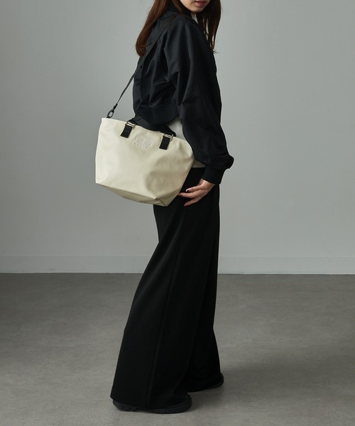 FREDRIK PACKERS（フレドリックパッカーズ）の「【FREDRIK PACKERS】EC限定商品　FAM TOTE ECO LEATHER WIDE（トートバッグ・レディース・ベージュ/アイボリー/ブラック/グレー・FREE）」の16枚目の写真