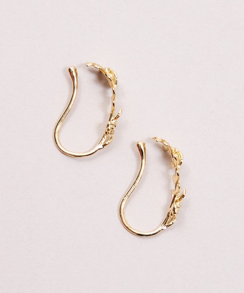 Zoule（ゾーラ）の「Zoule ゾーラ：rose ivy　イヤーカフ　両耳イヤカフ　イヤリング（セットイヤーカフ）（イヤーカフ・レディース・ゴールド/シルバー・FREE）」の7枚目の写真