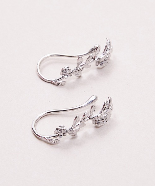 Zoule（ゾーラ）の「Zoule ゾーラ：rose ivy　イヤーカフ　両耳イヤカフ　イヤリング（セットイヤーカフ）（イヤーカフ・レディース・ゴールド/シルバー・FREE）」の4枚目の写真