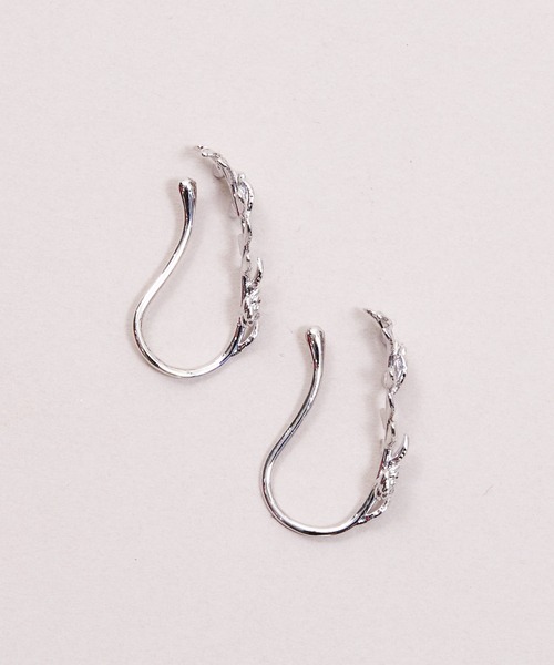 Zoule（ゾーラ）の「Zoule ゾーラ：rose ivy　イヤーカフ　両耳イヤカフ　イヤリング（セットイヤーカフ）（イヤーカフ・レディース・ゴールド/シルバー・FREE）」の5枚目の写真