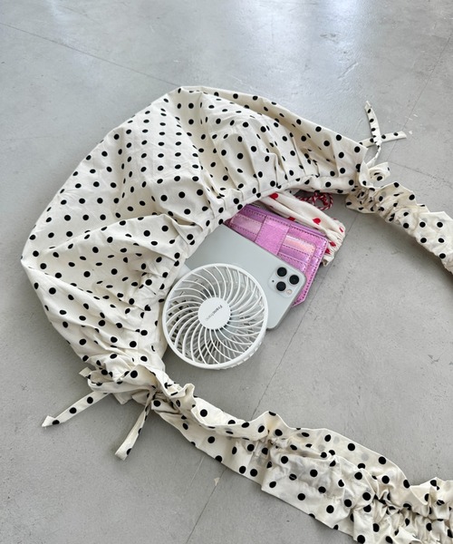 SOLLON.（ソルロン）の「ドットクシュクシュショルダーバッグ（ショルダーバッグ・レディース・ブラック/アイボリー/ホワイト・FREE）」の11枚目の写真