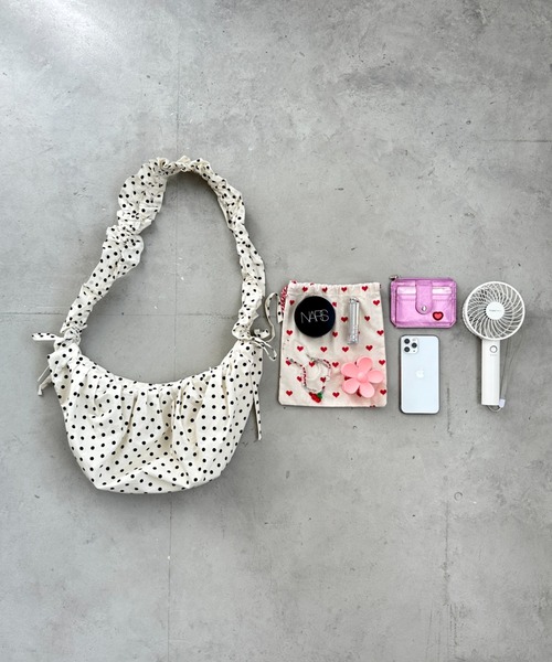SOLLON.（ソルロン）の「ドットクシュクシュショルダーバッグ（ショルダーバッグ・レディース・ブラック/アイボリー/ホワイト・FREE）」の10枚目の写真