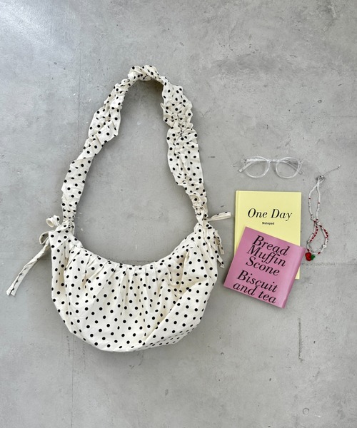 SOLLON.（ソルロン）の「ドットクシュクシュショルダーバッグ（ショルダーバッグ・レディース・ブラック/アイボリー/ホワイト・FREE）」の12枚目の写真