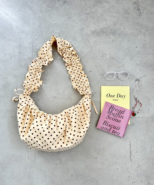 SOLLON.（ソルロン）の「ドットクシュクシュショルダーバッグ（ショルダーバッグ・レディース・ブラック/アイボリー/ホワイト・FREE）」の14枚目の写真