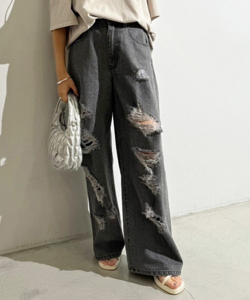 one after another NICE CLAUP（ワンアフターアナザーナイスクラップ）の「ダメージデニムワイドパンツ【SMサイズ展開】（デニムパンツ・レディース・サックスブルー/ブラック/ブルー・MEDIUM/SMALL）」の2枚目の写真