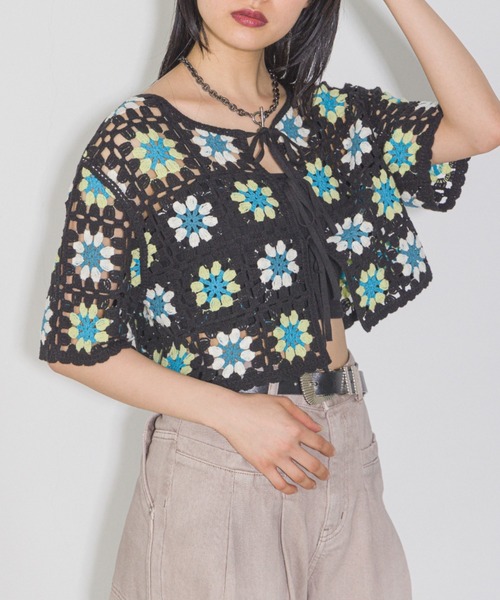 PAGEBOY（ページボーイ）の「クロシェライクリボン半袖トップス（ニット/セーター・レディース・ブラック/ホワイト×ブラック/ブルー・FREE）」の2枚目の写真