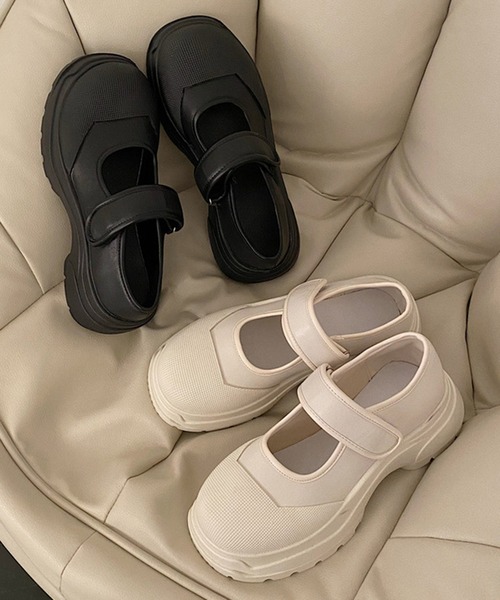 Teem Store（チームストア）の「ベルトストラップ メリージェーンチャンキースニーカー（スニーカー・レディース・アイボリー/ブラック・35inch/37inch/39inch）」の4枚目の写真