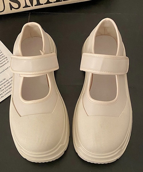 Teem Store（チームストア）の「ベルトストラップ メリージェーンチャンキースニーカー（スニーカー・レディース・アイボリー/ブラック・35inch/37inch/39inch）」の5枚目の写真