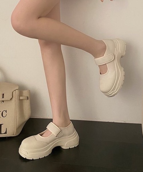 Teem Store（チームストア）の「ベルトストラップ メリージェーンチャンキースニーカー（スニーカー・レディース・アイボリー/ブラック・35inch/37inch/39inch）」の7枚目の写真