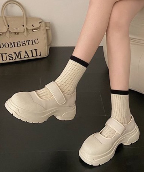 Teem Store（チームストア）の「ベルトストラップ メリージェーンチャンキースニーカー（スニーカー・レディース・アイボリー/ブラック・35inch/37inch/39inch）」の11枚目の写真