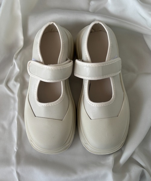 Teem Store（チームストア）の「ベルトストラップ メリージェーンチャンキースニーカー（スニーカー・レディース・アイボリー/ブラック・35inch/37inch/39inch）」の17枚目の写真