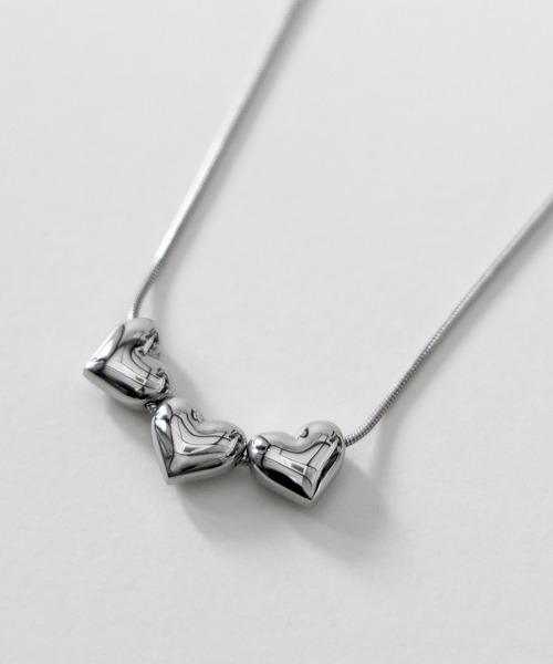me+em select（ミームセレクト）の「３連ボリュームハートネックレス ／ ３VOLUME HEART NECKLACE（ネックレス・レディース・シルバー・FREE）」の15枚目の写真