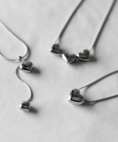 me+em select（ミームセレクト）の「３連ボリュームハートネックレス ／ ３VOLUME HEART NECKLACE（ネックレス・レディース・シルバー・FREE）」の3枚目の写真