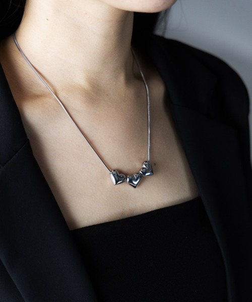 me+em select（ミームセレクト）の「３連ボリュームハートネックレス ／ ３VOLUME HEART NECKLACE（ネックレス・レディース・シルバー・FREE）」の9枚目の写真
