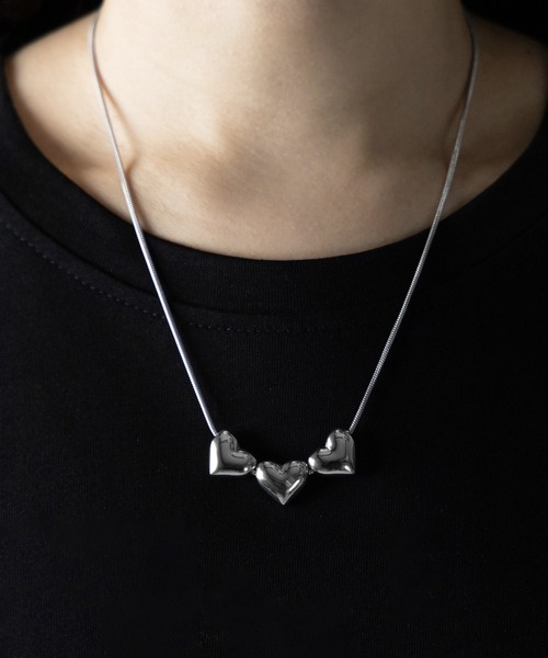 me+em select（ミームセレクト）の「３連ボリュームハートネックレス ／ ３VOLUME HEART NECKLACE（ネックレス・レディース・シルバー・FREE）」の11枚目の写真