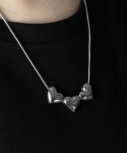 me+em select（ミームセレクト）の「３連ボリュームハートネックレス ／ ３VOLUME HEART NECKLACE（ネックレス・レディース・シルバー・FREE）」の12枚目の写真