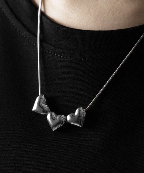me+em select（ミームセレクト）の「３連ボリュームハートネックレス ／ ３VOLUME HEART NECKLACE（ネックレス・レディース・シルバー・FREE）」の13枚目の写真