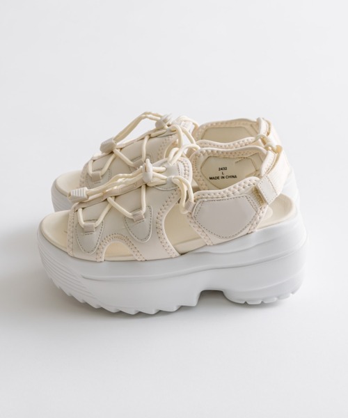 OLIVE des OLIVE（オリーブデオリーブ）の「【WEB限定】厚底スポーツサンダル（サンダル・レディース・オフホワイト/ブラック・SMALL/MEDIUM/LARGE/X-LARGE）」の5枚目の写真