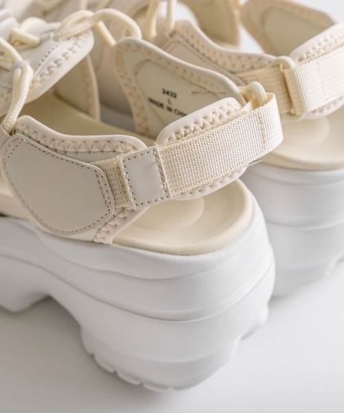 OLIVE des OLIVE（オリーブデオリーブ）の「【WEB限定】厚底スポーツサンダル（サンダル・レディース・オフホワイト/ブラック・SMALL/MEDIUM/LARGE/X-LARGE）」の8枚目の写真