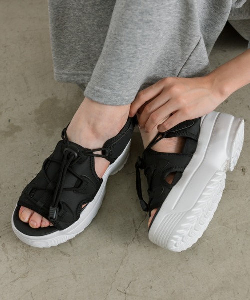 OLIVE des OLIVE（オリーブデオリーブ）の「【WEB限定】厚底スポーツサンダル（サンダル・レディース・オフホワイト/ブラック・SMALL/MEDIUM/LARGE/X-LARGE）」の14枚目の写真
