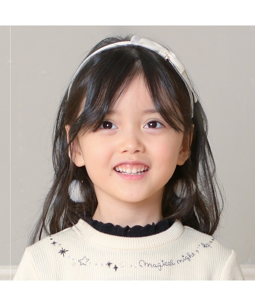 KP DECO（ケーピーデコ）の「ぼん天付きリボンカチューシャ（カチューシャ・キッズ・オフホワイト/ピンク/ネイビー・FREE）」の5枚目の写真