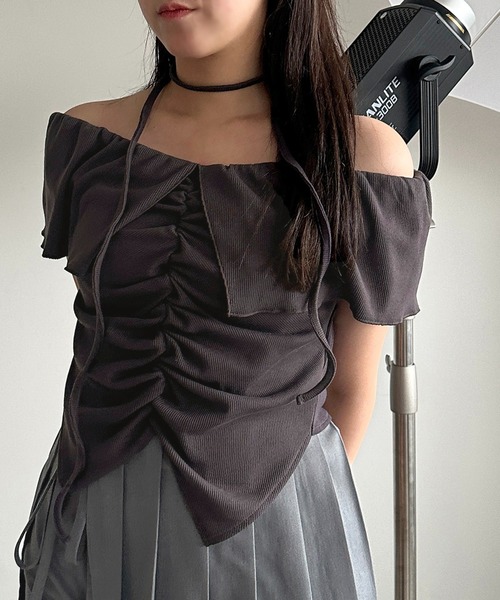 apres jour mignon(アプレジュールミニョン)の「【apres jour mignon SOIE】タイ付きオフショルトップス【ZOZOTOWN限定アイテム】(Tシャツ/カットソー・レディース・ブラック/チャコールグレー/オフホワイト・フリー/X-LARGE)」の2枚目の写真