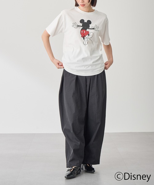 for/c（フォーシー）の「DISNEY MICKEY MOUSE / Tシャツ（タイプA）【サスティナブル】（Tシャツ/カットソー・レディース・オフホワイト/スミクロ・M/L/LL）」の11枚目の写真
